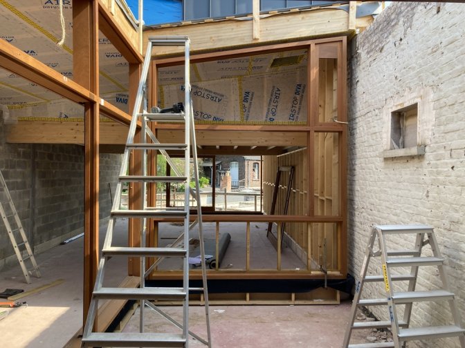 Vue du patio vers le jardin